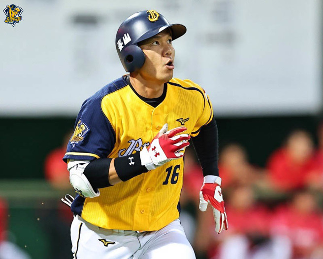 中信兄弟周思齐敲出生涯第7支满贯炮。（中信兄弟提供）