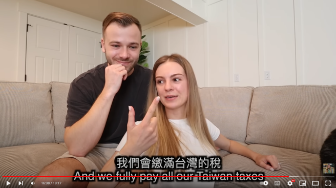 莫彩曦表示和老公還沒有台灣健保，都是自費，且有按照規定繳稅。（圖／YT@莫彩曦Hailey）