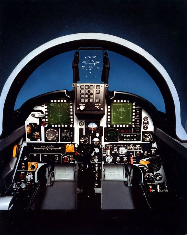 F-20的數位化座艙，具有2具多功能顯示屏，還有抬頭顯示器。(圖/Northrop)