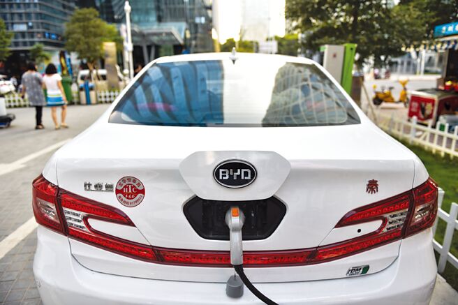 新能源車企搶攻車險圖╱新華社