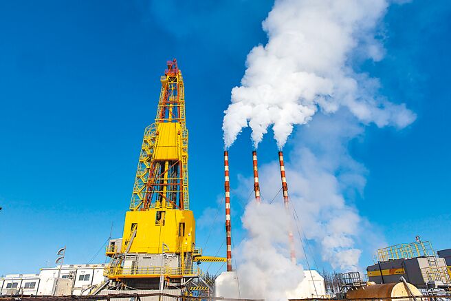 美国行政管理和预算局局长夏兰达．杨2日指出，137亿美元涉及乌克兰的资金包括：45亿美元用于装备、27亿美元用于军事、情报和其他国防支持、45亿美元用于对乌克兰的直接预算支持、15亿美元用于为美国核反应堆提供燃料的铀，5亿美元用于战略石油储备的现代化。（新华社）