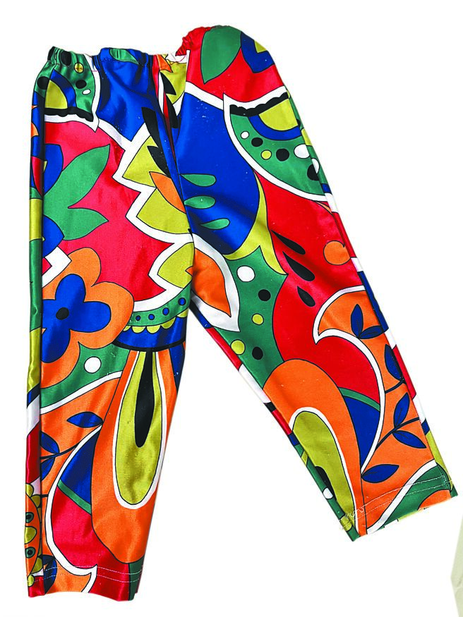 小花裤是林妈妈当年一针一线缝制的。（林青霞提供）