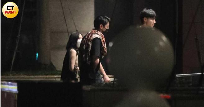 宋柏纬主动去找某媒体狗仔后再进入友人住处。（图／本刊摄影组）