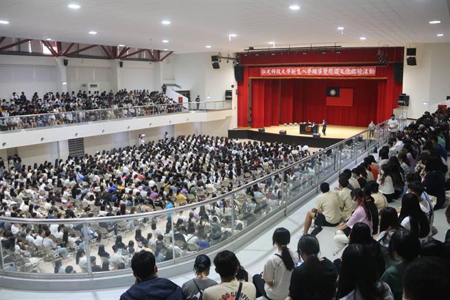 弘光科大新生入学开训，校方特举办校园文化体验活动。(弘光科大提供)