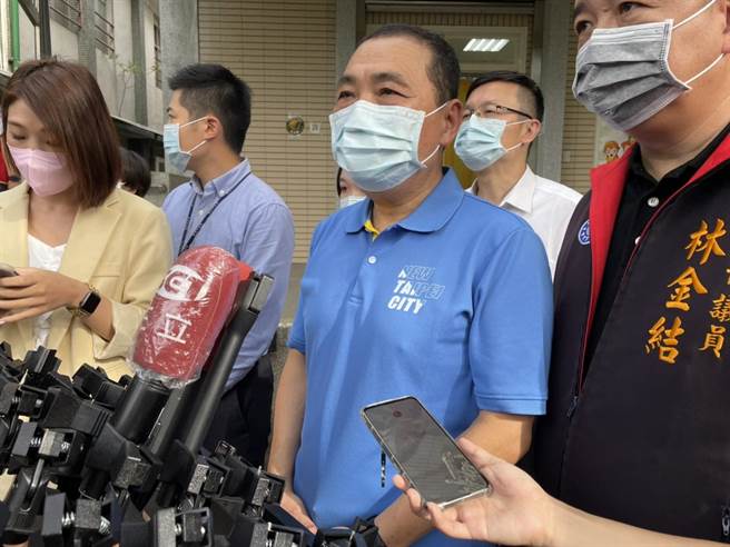 新北市宜兰县同乡会总会理事长陈燕飞将出席民进党新北市长参选人林佳龙「宜兰人挺佳龙」记者会，政治立场令人好奇。侯友宜今回应，他非常敬重陈燕飞，只要新北能进步，所有人的帮忙，他都心存感恩。（蔡雯如摄）