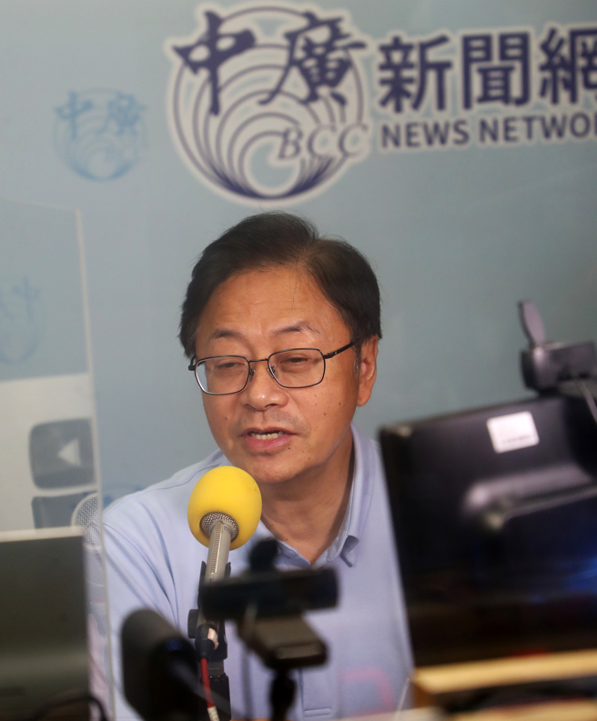 国民党桃园市长参选人张善政（见图）5日接受电台节目《千秋万世》主持人王浅秋专访，并针对对手阵营的攻击提出澄清。（刘宗龙摄）