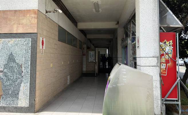 国道1号泰安休息站女厕惊传有偷拍狼，警方查看犯嫌手机确实有偷拍影片，罪证确凿。（警方提供）