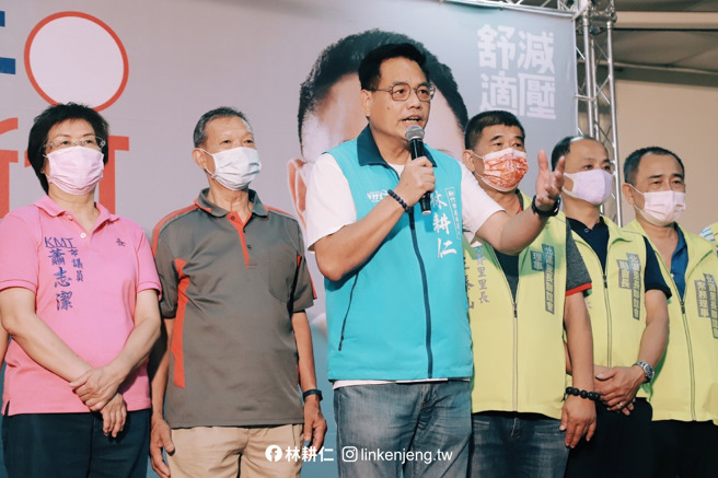 国民党新竹市长候选人林耕仁（中）。（图 / 翻摄自林耕仁脸书）