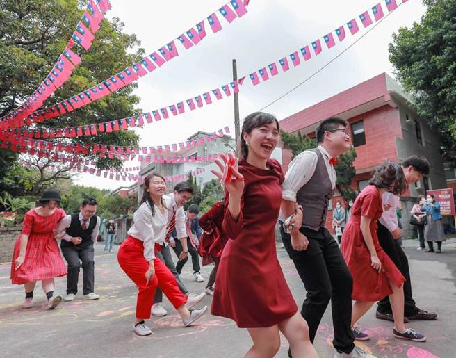 新北市文化局推动9月10日至10月10日举行的「2022新北市眷村文化」，以新眷时代为主题，举办北北基桃眷游嘉年华、双十迎新舞会等系列活动，每周设置市集，达到活化目的。（新北市文化局提供）