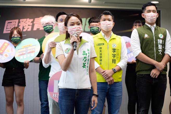 新北市議員參選人高乃芸表示，自己是新北市民進黨最年輕的議員參選人，因此參與宣傳18歲公民權義不容辭。（民進黨青年部提供）