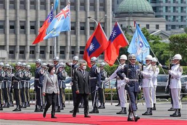 地缘战略充满挑战之际，拿塔诺：吐瓦鲁会坚守两国邦谊。(总统府提供)