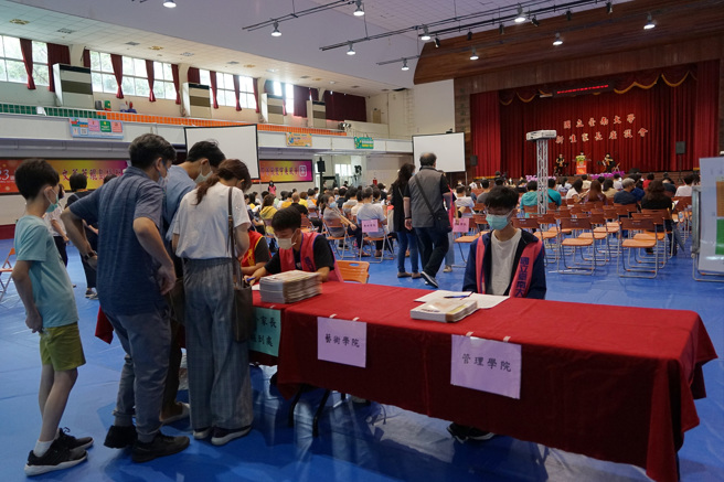 國立臺南大學期盼透過舉辦新生家長座談會，讓家長與新生能夠對於學校有更多了解。(照片/國立臺南大學提供)