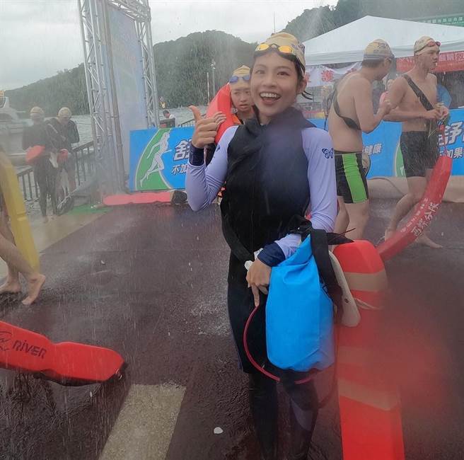 刘彦伶此次用3小时成功横渡日月潭，要用行动来展现对运动推广的支持。（刘彦伶提供／陈育贤新竹传真）