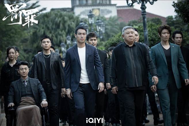 杨佑寧在《罚罪》中暗黑集团家族势力庞大。（爱奇艺国际站提供）