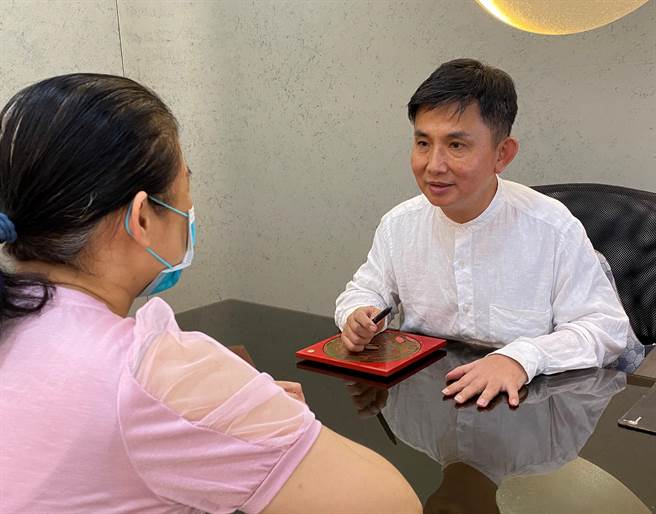 周泰毅专研老子，设有老子堂奥研究中心，任多家企业顾问，享有上市公司御用国师美名。（冯惠宜摄）