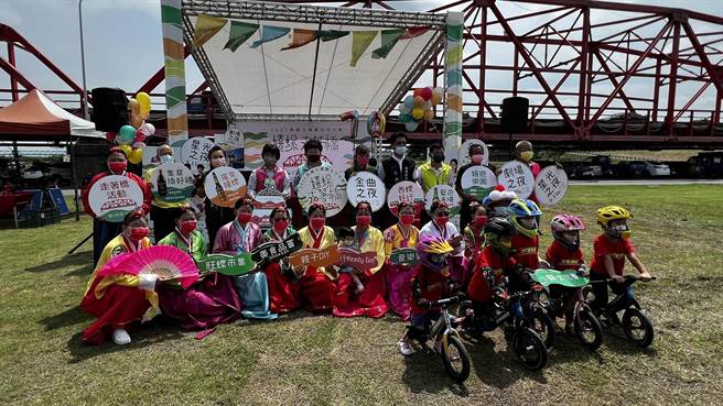 雲林縣西螺大橋觀光文化節，中秋3天連假熱鬧登場。（西螺鎮公所提供／張朝欣雲林傳真）