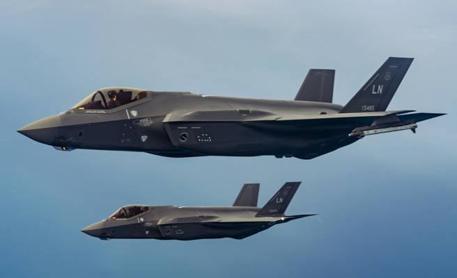 两架美国空军F-35A战机的资料照。（美国空军）