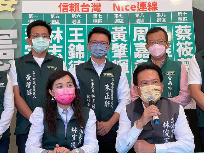 立委林俊憲、林宜瑾聯合推薦「信賴台灣、Nice連線」8名市議員參選人。（呂維胤提供／洪榮志台南傳真）