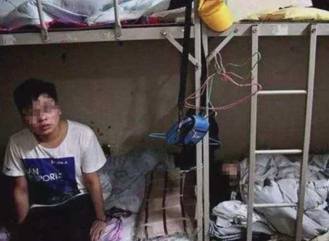 大陆深圳一名周姓男子打工经验丰富，跳槽到隔壁正妹眾同事眾多的新工厂工作。(翻摄自网易新闻)