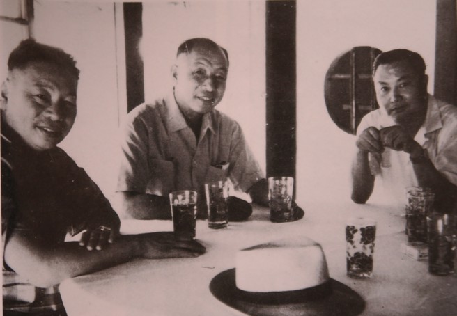 蒋经国、张学良与王新衡（照片：作者郭冠英提供）