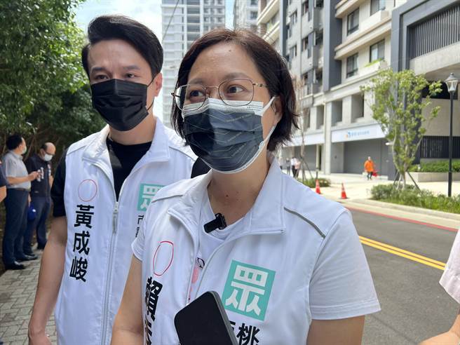 民眾党桃园市长参选人赖香伶5日出席银髮人才服务据点开幕活动，批评桃园推动社宅牛步。(蔡依珍摄)