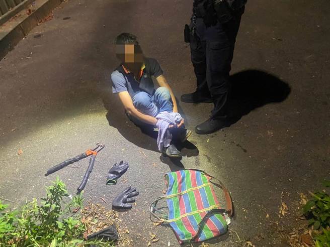 李男窃取电缆线遭巡逻员警逮个正着。(警方提供／吕筱蝉桃园传真)