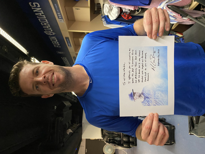 富邦悍将洋投罗力引退赛准备特制餐点，并附上亲笔写的感谢卡。（富邦悍将提供）