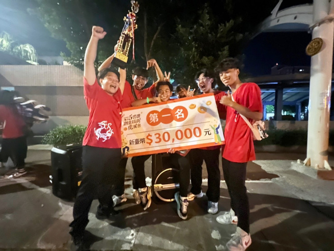 观休系系学会成员餐与活动整场默契十足。(照片/龙华科技大学提供)