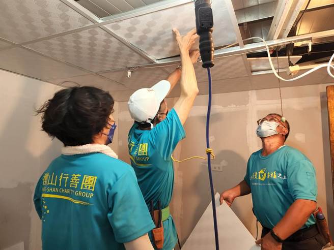 衡山基金会帮助旗津阿华妈妈整修房子。（衡山基金会提供／林瑞益高雄传真）