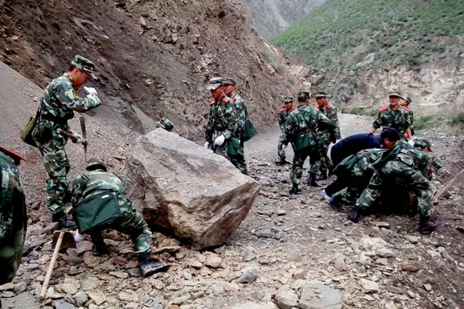 中国地震台测定9月5日12时52分，四川省甘孜州泸定县发生6.8级地震，震源深度16公里，属于浅层地震，目前已知有7人罹难。（图／中新网0