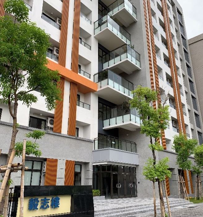 毅志楼男生住宿共有11层楼，每层楼附有户外阳台，视野绝佳，远眺整个建工校区，预料会是学生争相使用的公共空间。(照片/高雄科技大学提供)