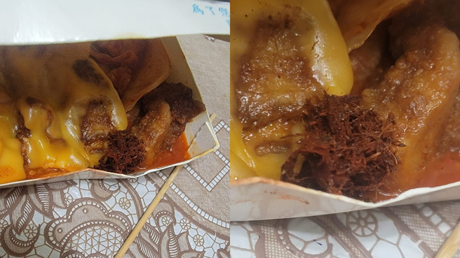 一名網友訂購外送餐點時，發現餐盒中竟有嚼過的檳榔渣，外盒還沾有檳榔汁。（翻攝自爆料公社臉書）