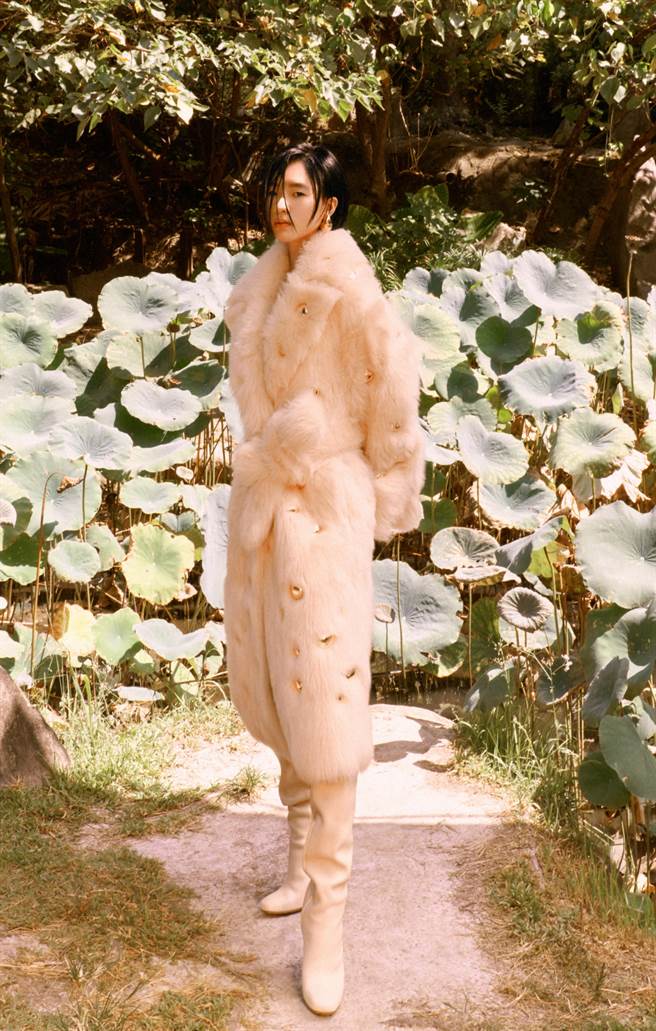 小S的16歲大女兒許曦文（Elly）登上時尚雜誌9月號封面。（《Bella儂儂》提供）