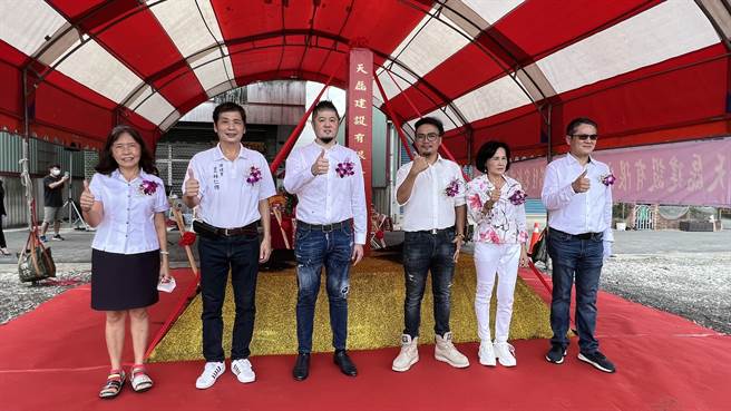 天磊建设首度进军冈山推案，预售案透天案「天磊．小满」今（5）日举办动土。（柯宗纬摄）