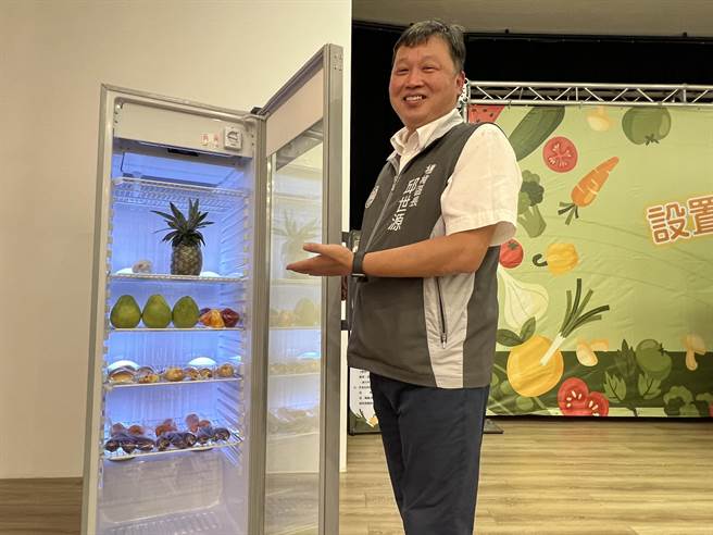 杨梅区长邱世源说，2年前就号召全市里长加入协会，并举办教育训练。(蔡依珍摄)