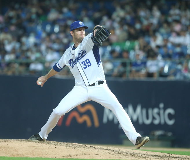 富邦悍将洋投罗力。（陈怡诚摄）