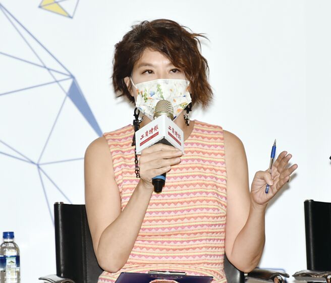 财经节目主持人夏韵芬