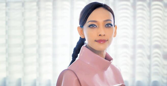 姚以缇首次演出非人类角色，感觉相当新鲜。（摘自官方脸书）