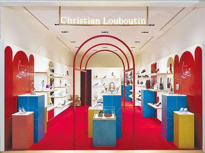 全台独家、新光三越台北信义新天地A9－Christian Louboutin全新期间限定店，即起至2023年4月30日登场。（新光三越提供）