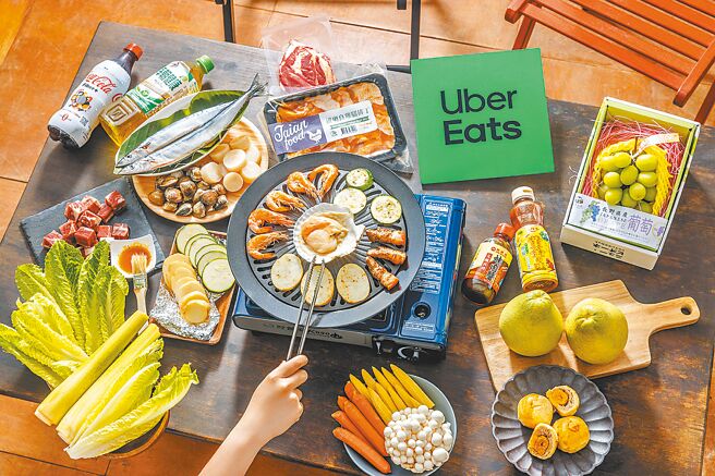 Uber Eats今年中秋節結合傳統市場、零售通路、頂級超市和唐吉訶德推出「中秋專區」，不管是現撈海鮮，還是日本和牛都能直接送到家。（Uber Eats提供）