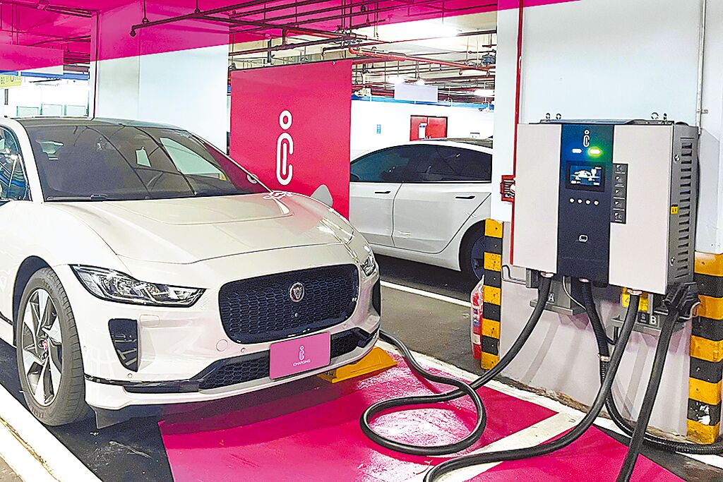台灣捷豹路虎與中興電工iCharging合作，提供Jaguar I-PACE充電優惠。（中興電工提供）