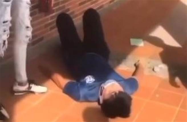 台東專科學校傳霸凌，押走學生過肩摔、呼巴掌。（翻攝自網路）