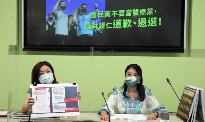 民进党立院党团5日由立委林楚茵（右）和林静仪（左）召开记者会，表示国民党新竹市长参选人林耕仁在2010年的交大硕士论文涉严重抄袭。（资料照,赵双杰摄）