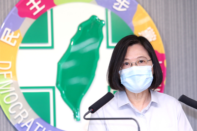 圖為兼任民進黨主席的蔡英文總統。（資料照／黃世麒攝）