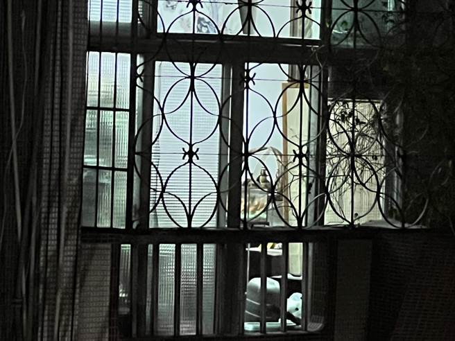 這起案件發生在智光街某公寓三樓。（李奇叡攝）