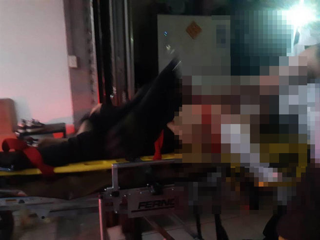 台东男子6日从家中高处跌落，被钓竿从颈部贯穿眼部。（民眾提供／蔡旻妤台东传真）