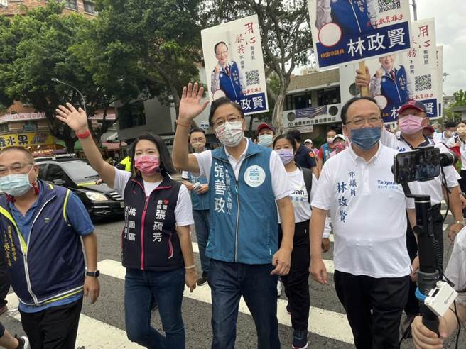 国民党桃园市长参选人张善政今天到南门市场与摊商、市场自治会办理座谈。（陈梦茹摄）
