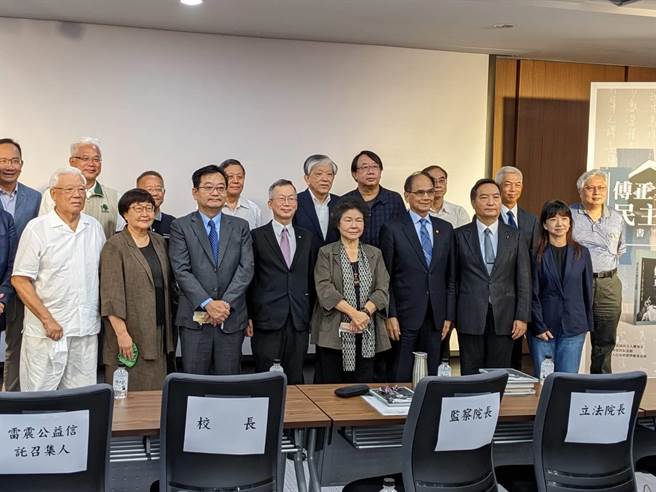 雷震紀念館遷館開幕儀式暨「傅正與台灣民主運動」新書發表於政大達賢圖書館展開。(朱真楷攝)