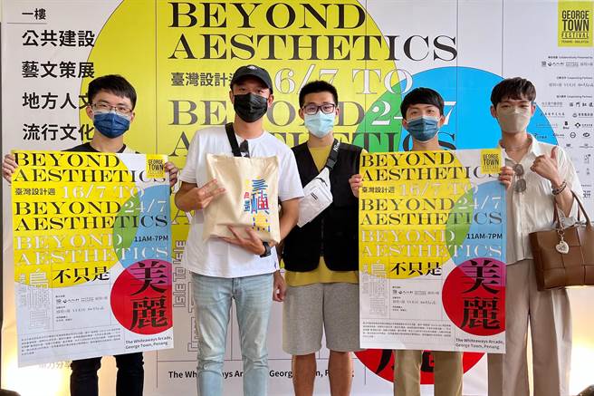 靜宜大學5名台文系學生，透過教育部「新南向學海築夢計畫」；利用暑假到馬來西亞與地方創生實驗室合作，協助當地業者進行產品包裝設計、撰寫品牌故事等。(靜宜大學提供)