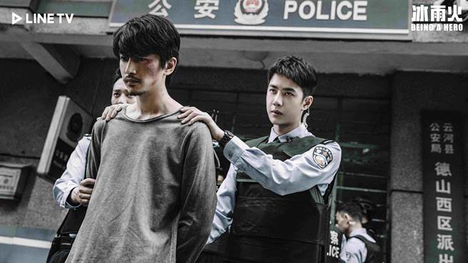 王一博（右）与陈晓（左）有不少对手戏。（LINE TV提供）